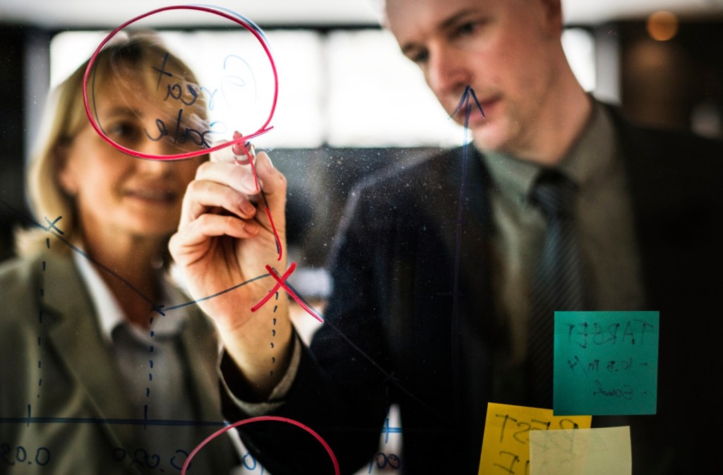 Competitive Signals in Strategic Planning